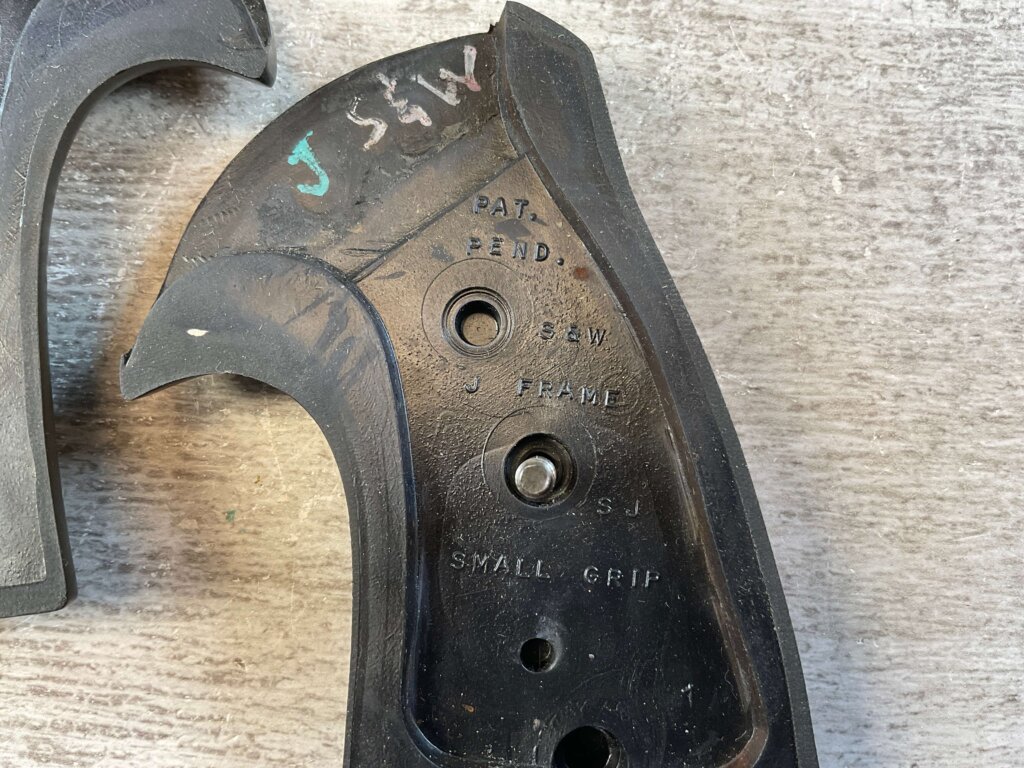 PACHMAYR S&W J FRAME SMALL PISTOL RUBBER GRIPS, JAMES EARL JONES COLLECTION #5-11735