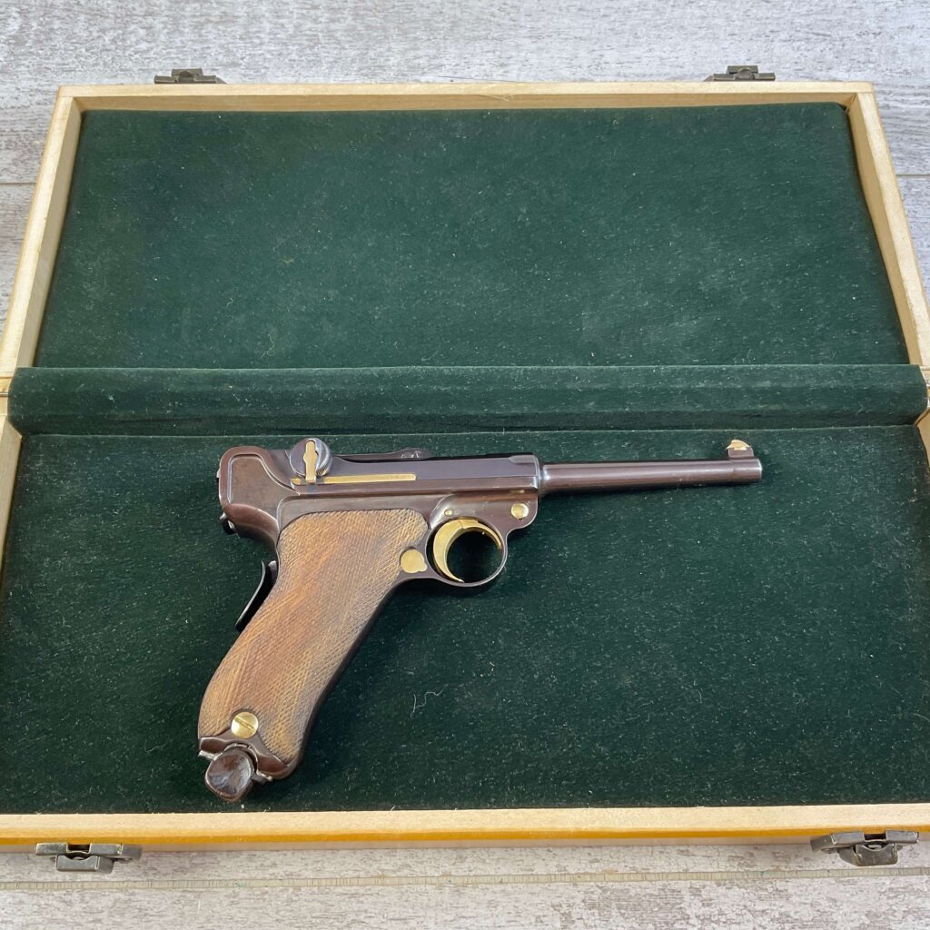 DWM 1900 AMERICAN EAGLE 4" .30 LUGER (7.65X21) P08 LUGER IN WOODEN DISPLAY CASE #6-06010-PF
