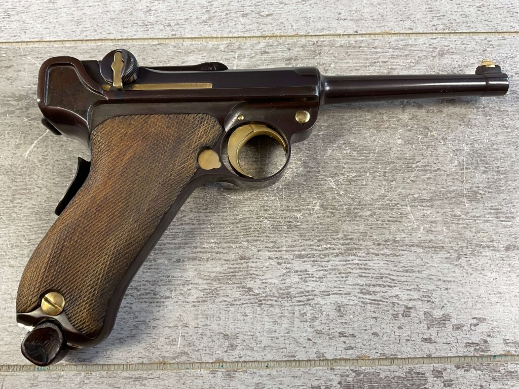 DWM 1900 AMERICAN EAGLE 4" .30 LUGER (7.65X21) P08 LUGER IN WOODEN DISPLAY CASE #6-06010-PF