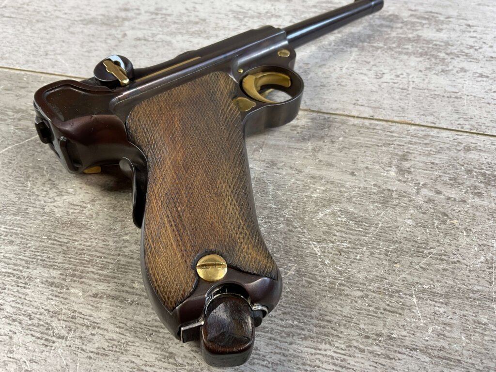 DWM 1900 AMERICAN EAGLE 4" .30 LUGER (7.65X21) P08 LUGER IN WOODEN DISPLAY CASE #6-06010-PF