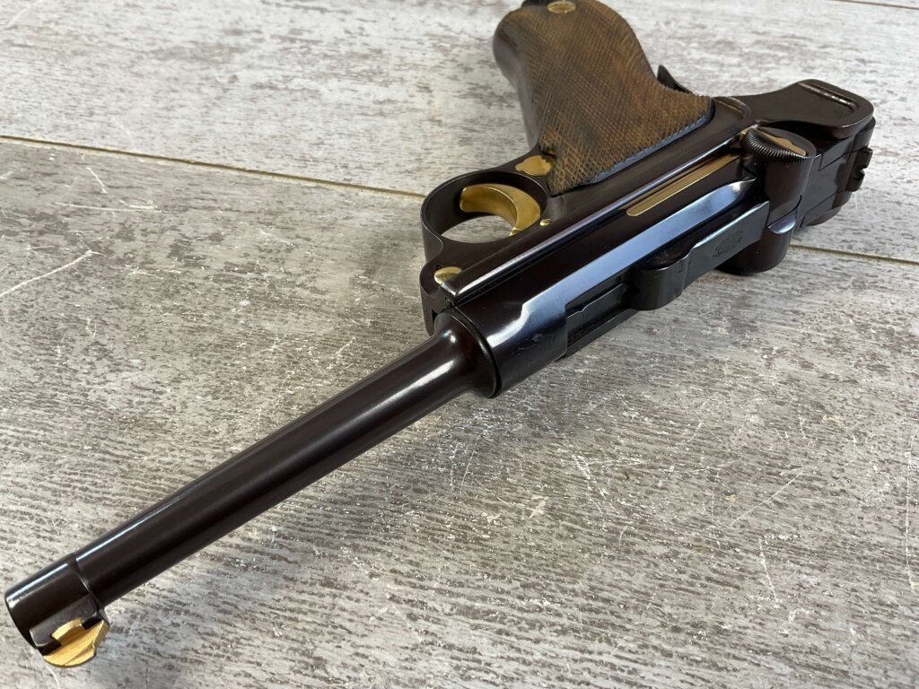DWM 1900 AMERICAN EAGLE 4" .30 LUGER (7.65X21) P08 LUGER IN WOODEN DISPLAY CASE #6-06010-PF