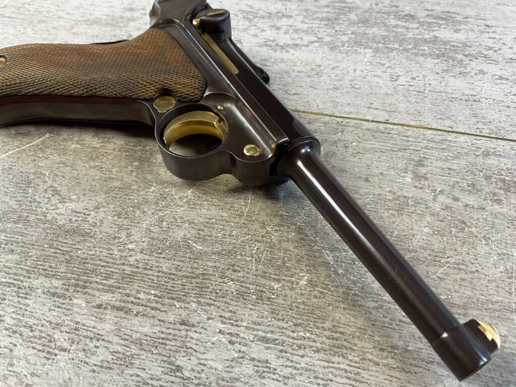 DWM 1900 AMERICAN EAGLE 4" .30 LUGER (7.65X21) P08 LUGER IN WOODEN DISPLAY CASE #6-06010-PF