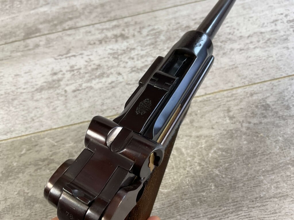 DWM 1900 AMERICAN EAGLE 4" .30 LUGER (7.65X21) P08 LUGER IN WOODEN DISPLAY CASE #6-06010-PF