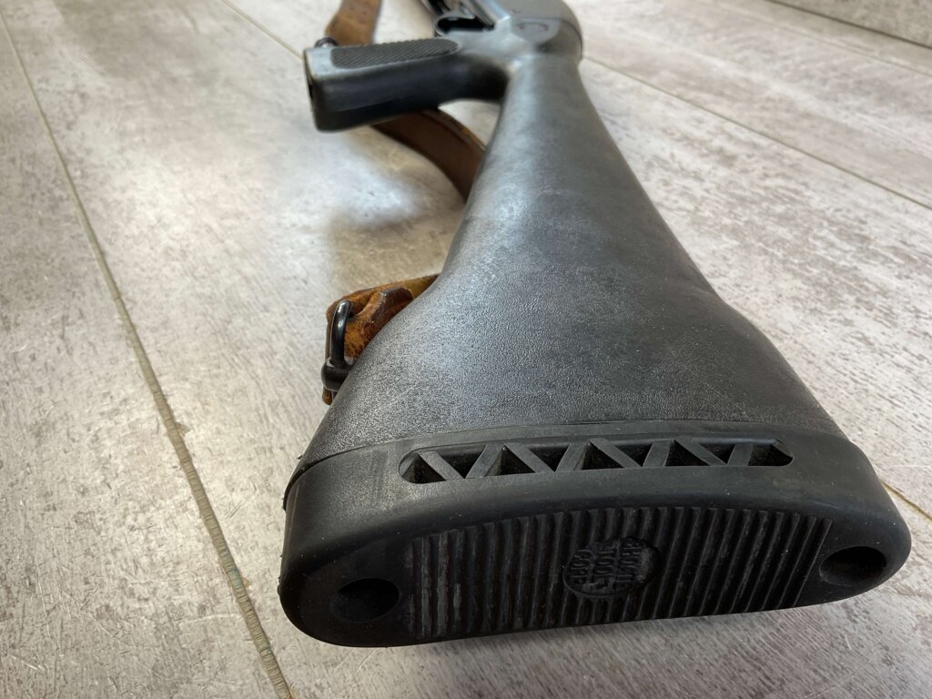 REMINGTON MODEL 1100 12GA SEMI AUTO SHOTGUN W/ COMBAT STOCK #6-05011-PF