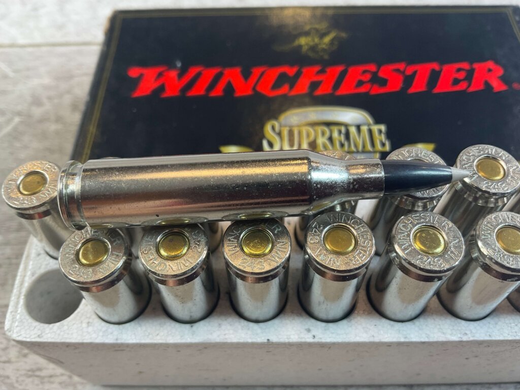 WINCHESTER SUPREME 243 WIN., 55 GR. BALLISTIC SILVERTIP AMMO, FULL BOX, JAMES EARL JONES COLLECTION #5-11156-PF