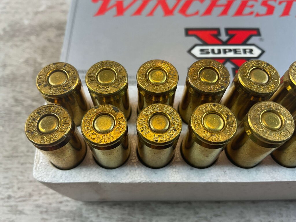 WINCHESTER SUPER-X 243 WIN., 100 GR. PP AMMO, FULL BOX, JAMES EARL JONES COLLECTION #5-11162-PF