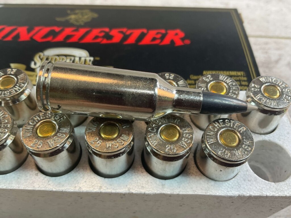 WINCHESTER SUPREME 25 WSSM, 115 GR. BALLISTIC SILVERTIP AMMO, FULL BOX, JAMES EARL JONES COLLECTION #5-11163-PF
